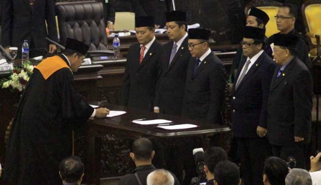 Pimpinan MPR 2014-2019 Dilantik Ketua MA